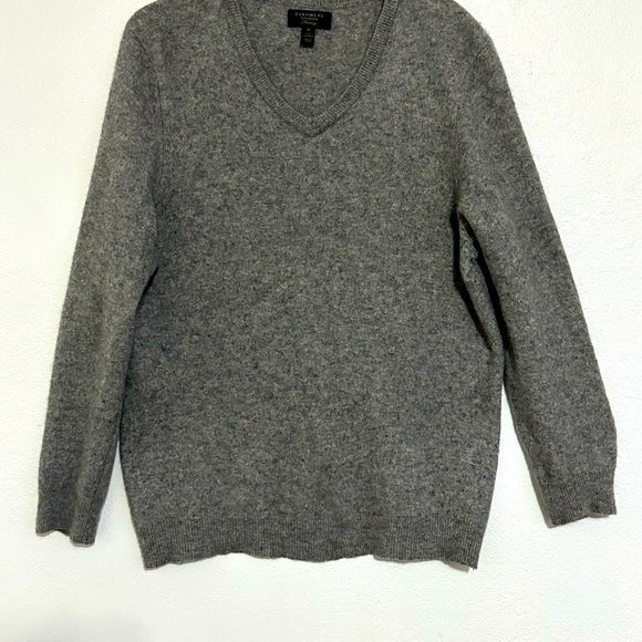 Cashmere Club Room Luxury Man’s Sweater, size XL, Gray Color, 100% Cashmere - Picture 2 of 10